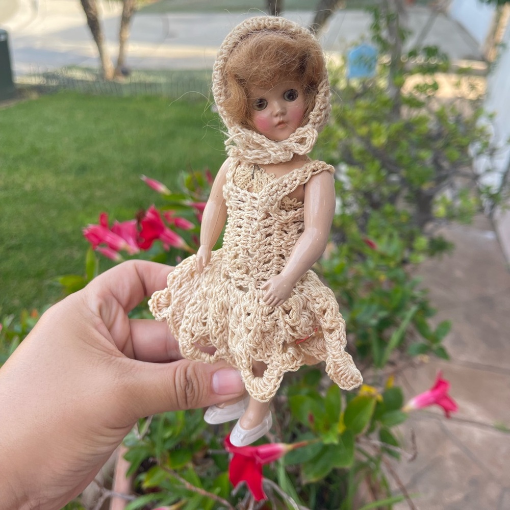 Duchess Corp Vintage Antique Doll - Crochet Dress - Moving eyes - Blonde Hair
